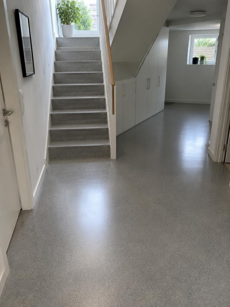 StoneCarpet-gulv i kælderentré